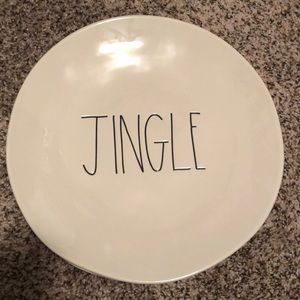 Set of 4 dinner size plates